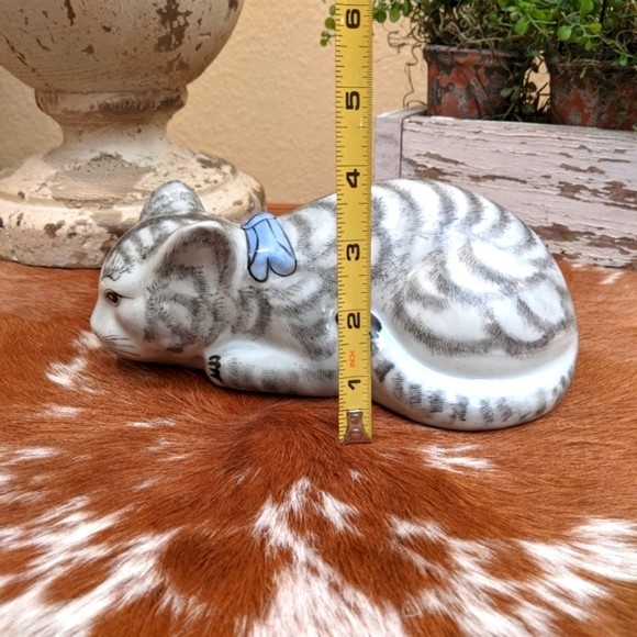 Vintage China Porcelain Painted Cat Kitten Figurine Blue Bow Chinese - Picture 3 of 7